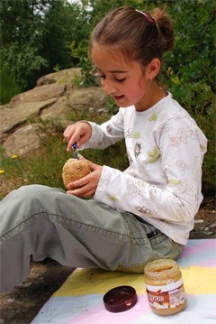 picknicken bolletje met pindakaas! picknicken bolletje met pindakaas!
